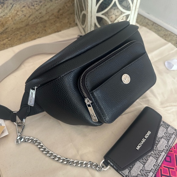 Michael Kors Handbags - New Michael Kors Maisie Large Pebbled Leather 2-in-1 Sling Pack.